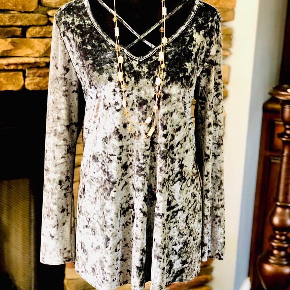 Jodifl shimmery large velvet gray blouse 👚